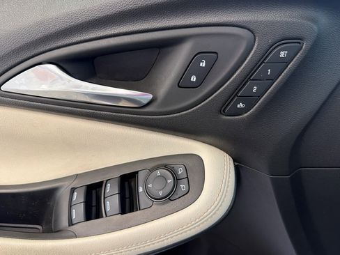 Used 2024 Buick Encore GX Avenir w/ Avenir Convenience Package FWD image 19