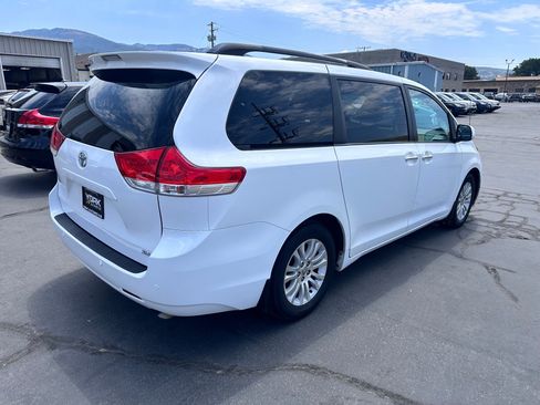 Used 2013 Toyota Sienna XLE FWD image 3