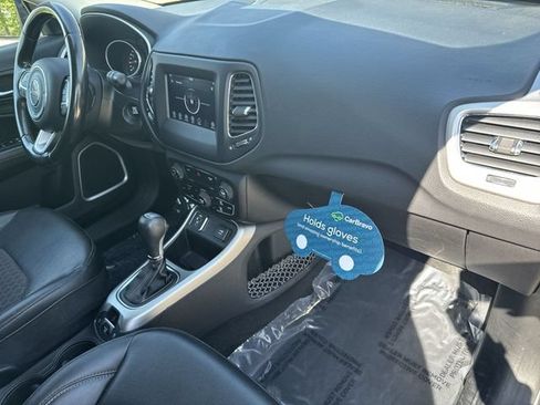 Used 2019 Jeep Compass Latitude FWD image 30
