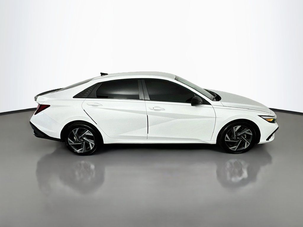 Used 2025 Hyundai Elantra Sport FWD image 8