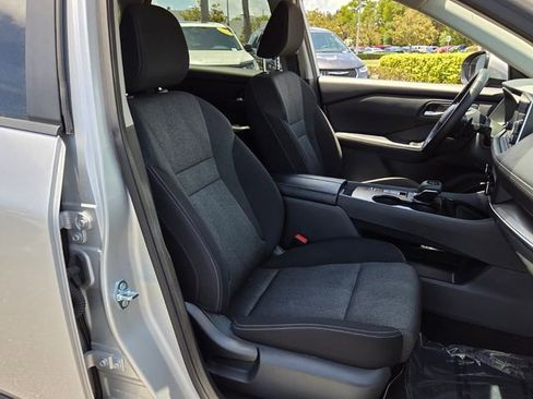 Used 2025 Nissan Rogue SV FWD image 18