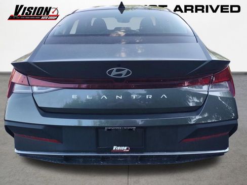 Certified 2026 Hyundai Elantra SE FWD image 4