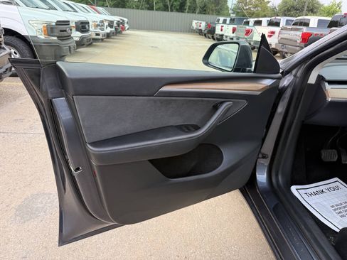 Used 2023 Tesla Model Y AWD image 8