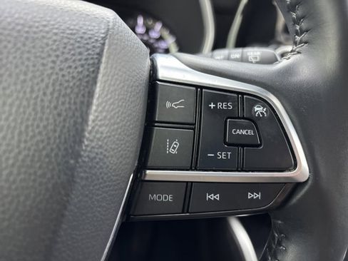 Used 2021 Toyota Highlander XLE image 31