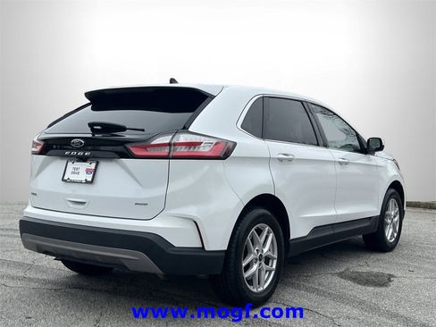Used 2024 Ford Edge SEL image 3
