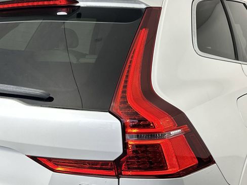 Used 2018 Volvo XC60 T5 Momentum w/ Convenience Package image 26