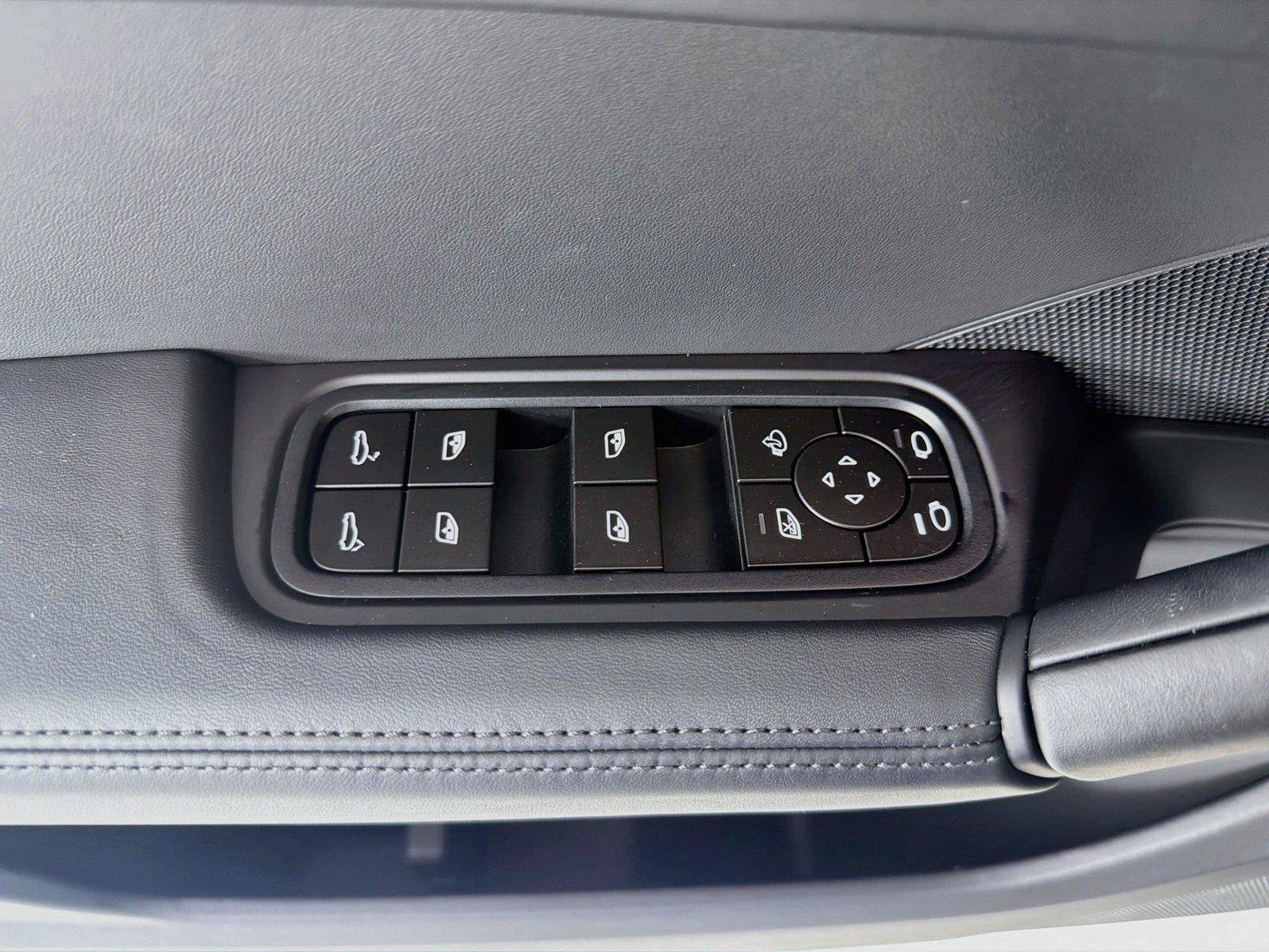 Used 2025 Porsche Cayenne Coupe AWD/4WD image 8