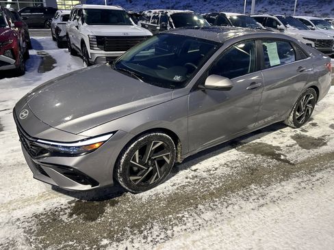 Certified 2025 Hyundai Elantra Limited image 19