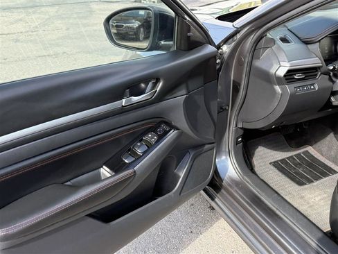 Used 2023 Nissan Altima 2.5 SR image 17