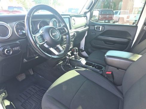Used 2018 Jeep Wrangler Unlimited Sahara image 9