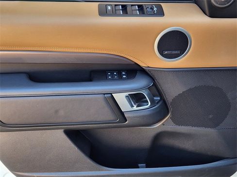 Used 2024 Land Rover Discovery Metropolitan Edition image 18