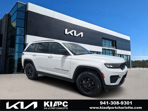Used 2025 Jeep Grand Cherokee Altitude AWD/4WD image 1