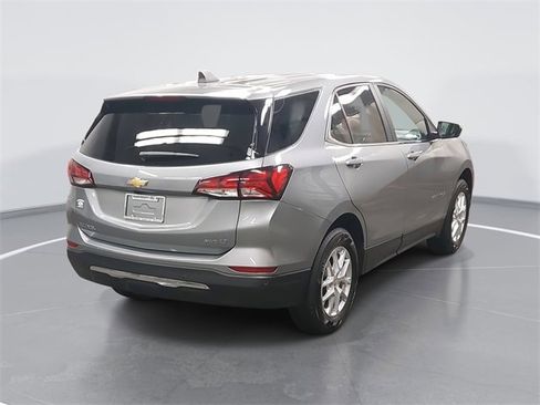 Used 2024 Chevrolet Equinox LT w/ Driver Convenience Package image 3