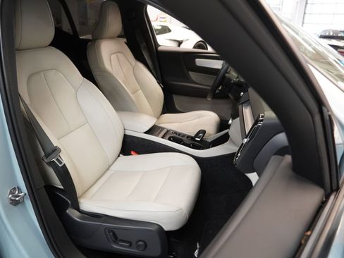 Used 2019 Volvo XC40 T5 Momentum AWD/4WD image 35