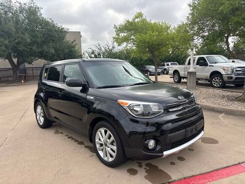 Used 2018 Kia Soul + FWD image 3