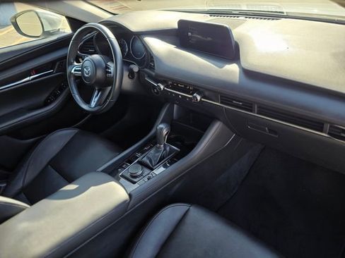 Used 2019 MAZDA MAZDA3 Premium image 9