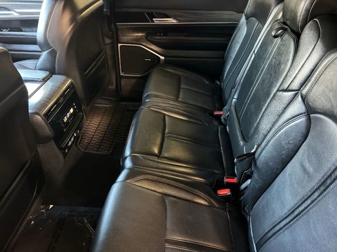 Used 2024 Jeep Wagoneer Series II w/ Flexible Seating Group RWD image 5