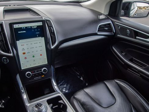 Used 2022 Ford Edge Titanium image 15