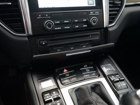 Used 2018 Porsche Macan Base image 41