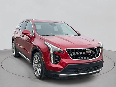 Used 2020 Cadillac XT4 Premium Luxury image 3