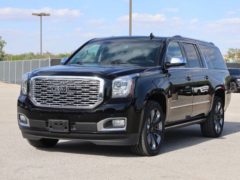 Used 2019 GMC Yukon XL Denali w/ Denali Ultimate Package AWD/4WD image 6