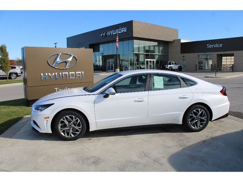 Used 2023 Hyundai Sonata SEL image 2