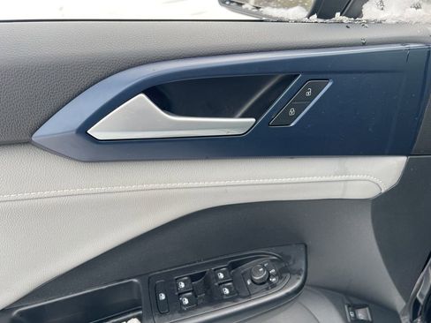 Used 2024 Volkswagen Taos SE image 8