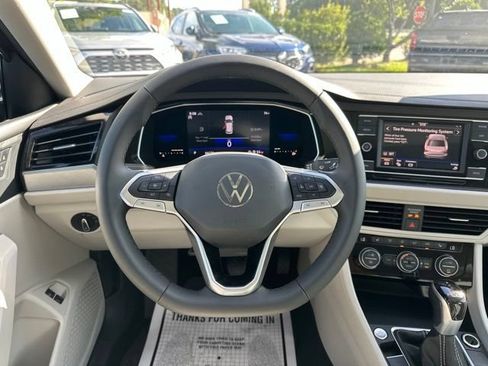 Used 2022 Volkswagen Jetta SE FWD image 12