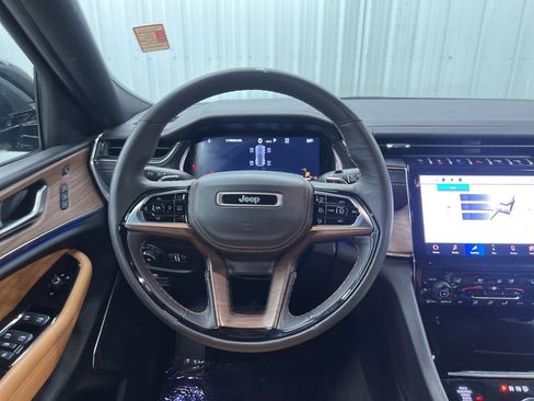 Used 2024 Jeep Grand Cherokee Summit image 13