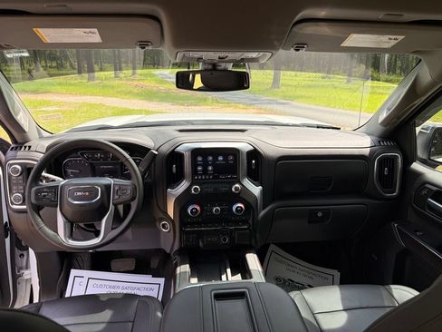 Used 2021 GMC Sierra 1500 SLT w/ SLT Premium Plus Package AWD/4WD image 17