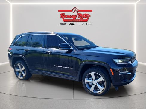 Used 2024 Jeep Grand Cherokee Limited AWD/4WD image 7