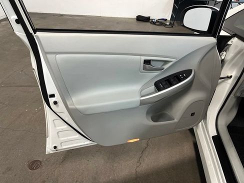 Used 2015 Toyota Prius Five w/ Advanced Technology Package FWD image 24