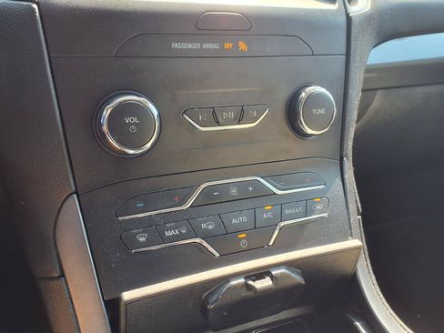 Used 2020 Ford Edge SE AWD/4WD image 11