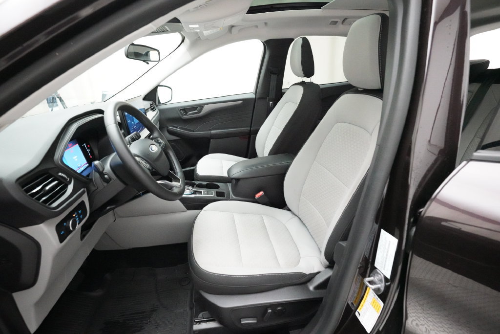Used 2023 Ford Escape Active w/ Tech Pack #1 AWD/4WD image 7