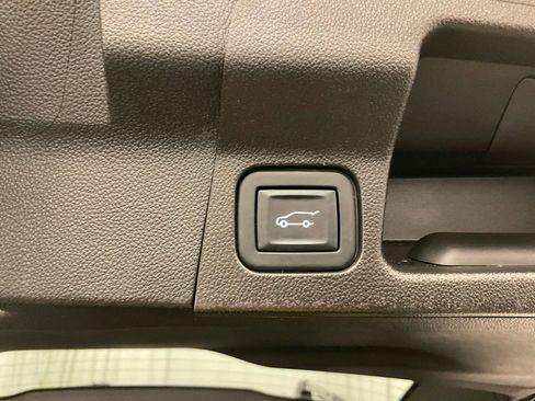 Used 2022 GMC Acadia SLT image 36