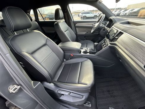 Used 2023 Volkswagen Atlas Cross Sport SE w/ Black Wheel Package image 24