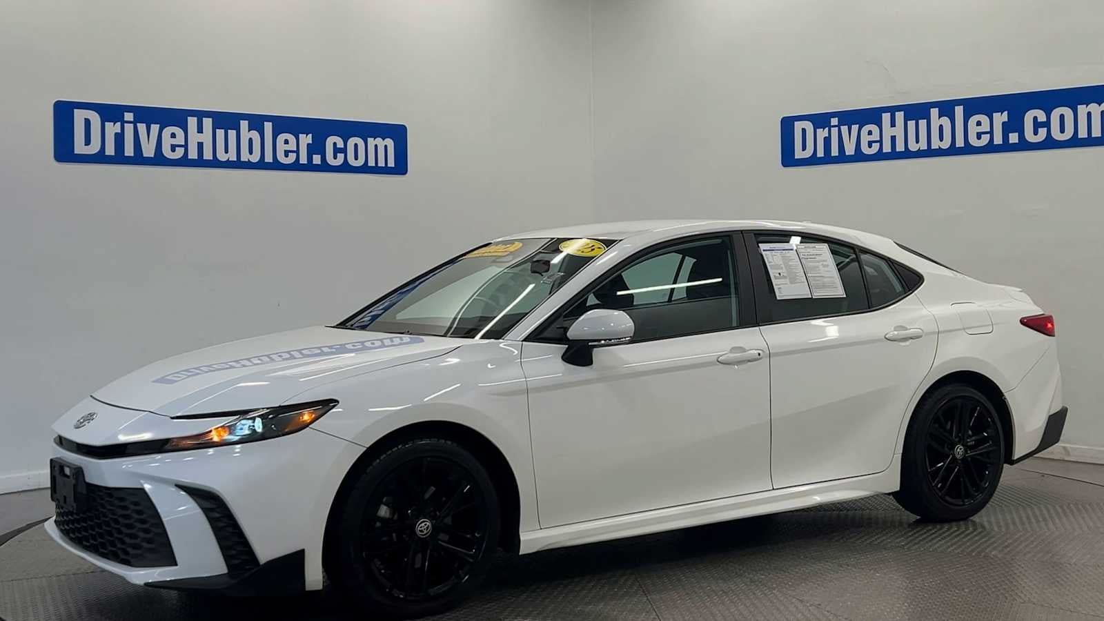 Used 2025 Toyota Camry SE FWD image 4