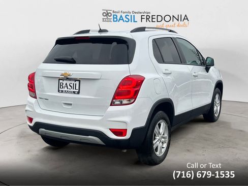Used 2022 Chevrolet Trax LT w/ LT Convenience Package image 5