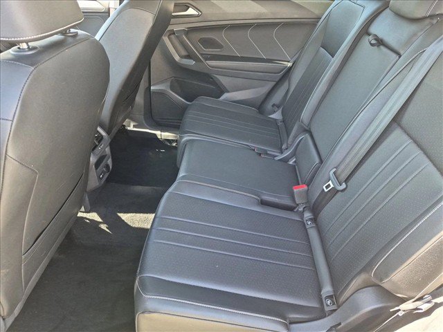 Used 2024 Volkswagen Tiguan SE AWD/4WD image 17