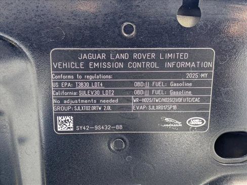 Used 2025 Land Rover Discovery S AWD/4WD image 25