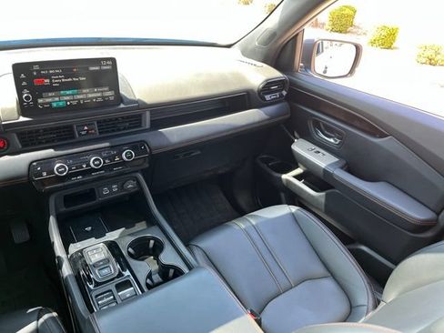 Used 2023 Honda Pilot TrailSport image 18
