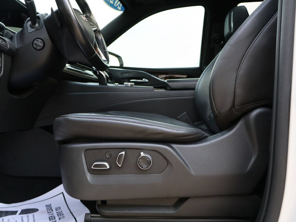Used 2021 Cadillac Escalade Premium Luxury Platinum w/ Heavy-Duty Trailer Package AWD/4WD image 40