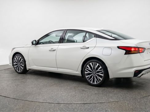 Used 2025 Nissan Altima 2.5 SV FWD image 6