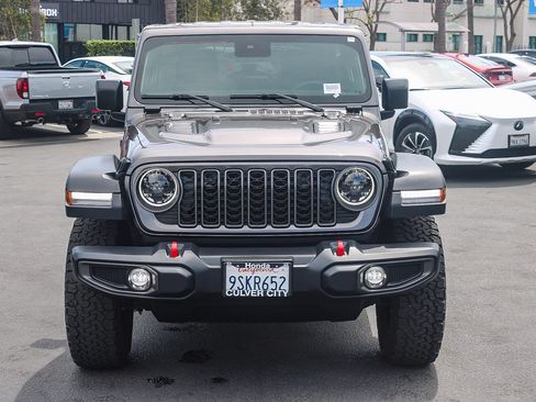 Used 2025 Jeep Wrangler Unlimited Rubicon AWD/4WD image 2