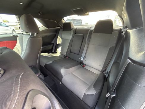 Used 2015 Dodge Challenger SXT w/ Driver Convenience Group image 12