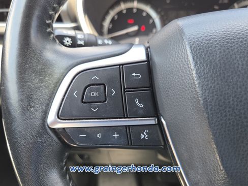 Used 2021 Toyota Highlander XLE FWD image 14
