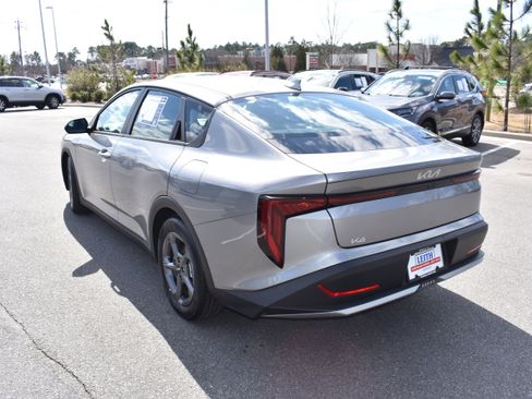 Used 2025 Kia K4 LXS image 7