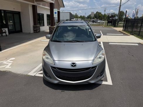 Used 2012 MAZDA MAZDA5 Touring w/ Moonroof & Audio Pkg FWD image 9