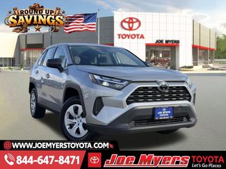 Used 2025 Toyota RAV4 LE video 1