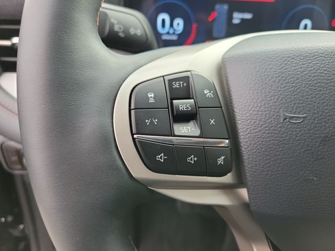 Used 2026 Ford Explorer Active w/ Active Comfort Package RWD image 5